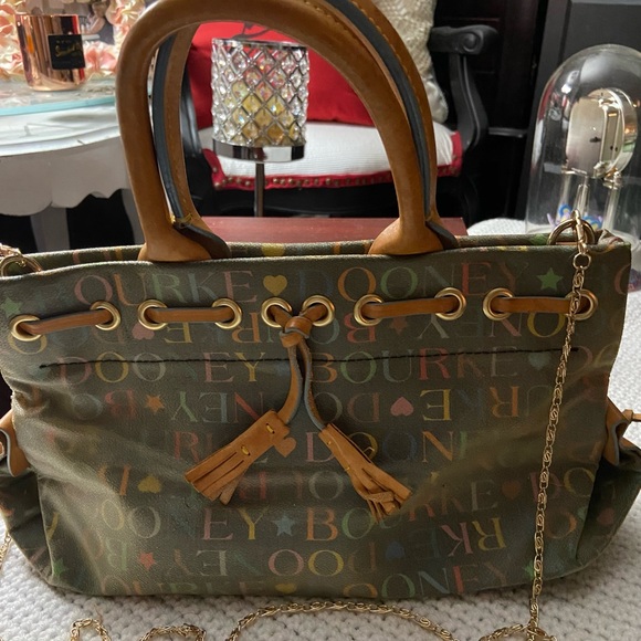 Ladies vintage Dooney & Bourke vintage handbag in excellent condition - Picture 1 of 6